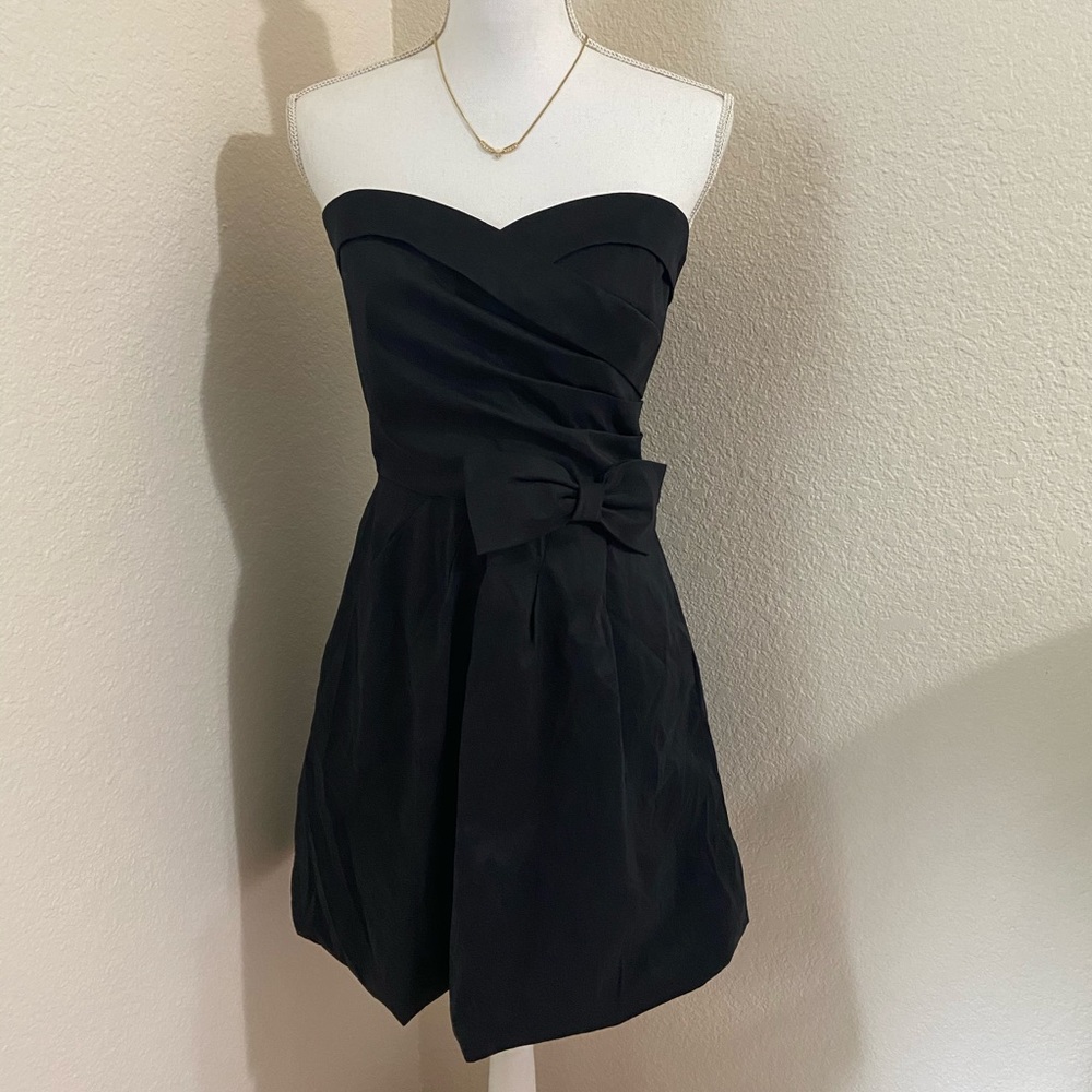 Little black dress with bow